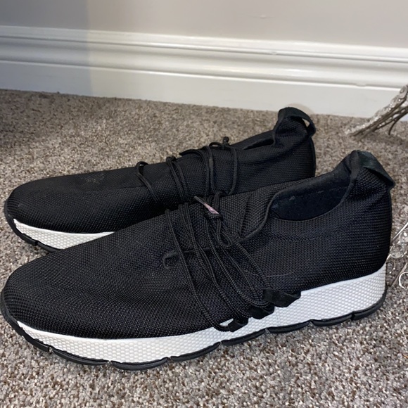 Black and white walking shoes - Picture 2 of 5